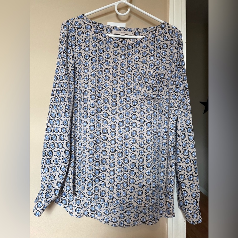 Ann Taylor LOFT blouse size small, neutral with blue & black pattern
